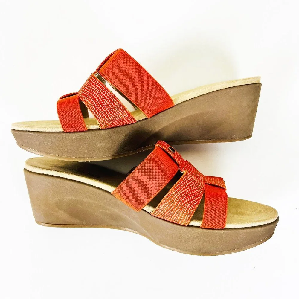 2/$30 NWOT Bandolino Orange Wedge Sandals 10M - Picture 3 of 6